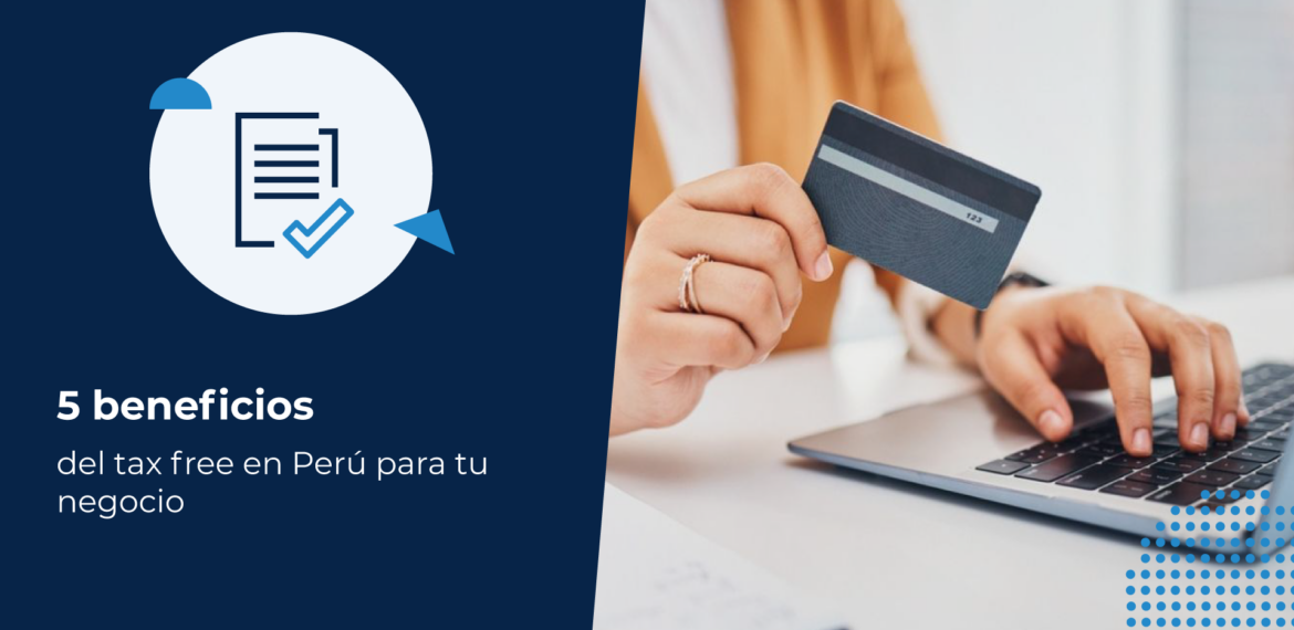 Acepta - Persona pagando desde su computador con tarjeta de crédito y eligiendo el sistema tax free