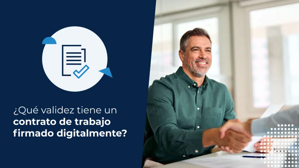 Hombre de negocios sonriente estrechando la mano de otra persona en una reunión laboral. Imagen representa el uso de la firma digital en contratos de trabajo.