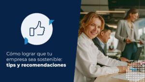 Colaboradora de una empresa sostenible, trabajando en su computador.
