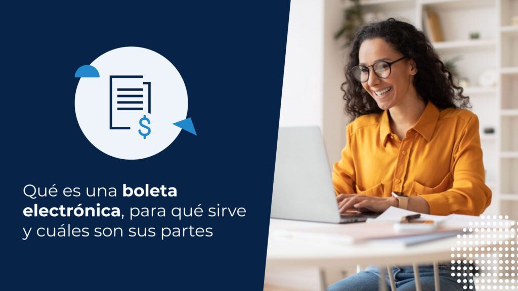Mujer empresaria, sentada en su escritorio y buscando en su computador qué es una boleta electrónica.