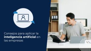 Empresario trabajando en su oficina. Está buscando cómo la inteligencia artificial en las empresas ayuda a mejorar y automatizar procesos.