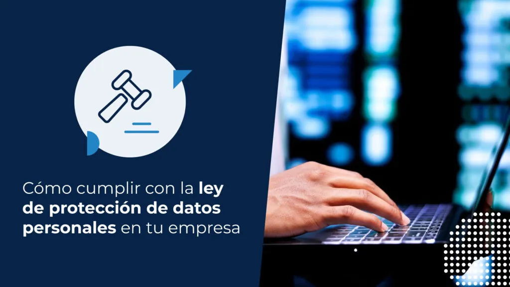 Ejecutivo de una empresa buscando información sobre la ley de protección de datos personales