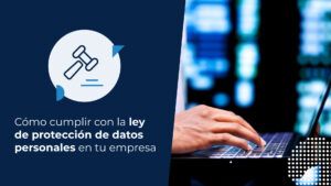 Ejecutivo de una empresa buscando información sobre la ley de protección de datos personales