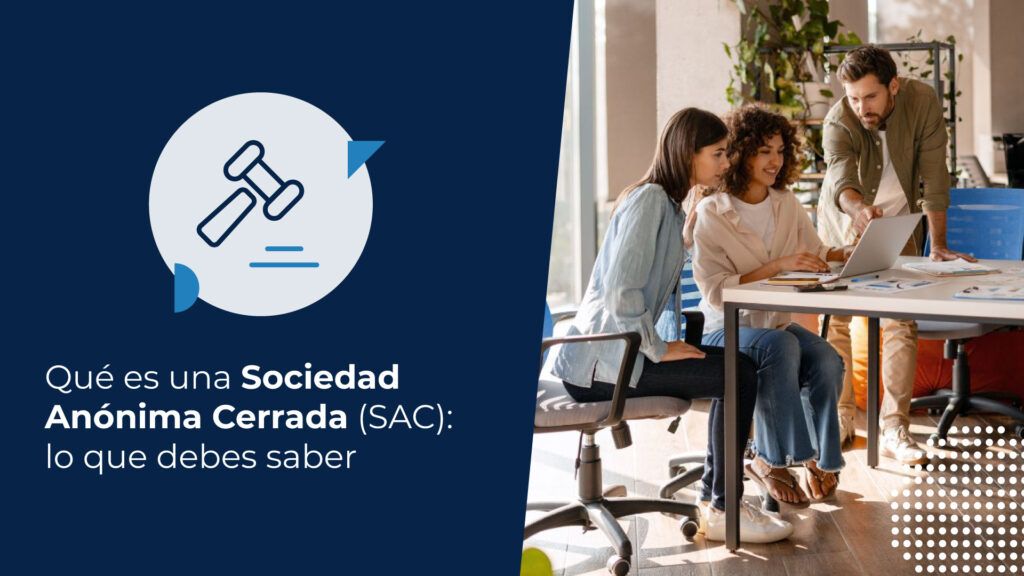 Equipo de profesionales en una oficina, analizando documentos y coordinando la gestión y organización de una empresa.