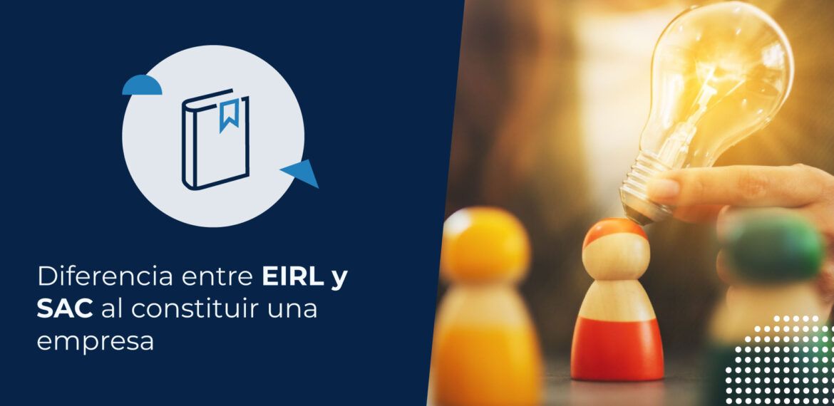 Persona sosteniendo una ampolleta sobre otra como símbolo de decisión estratégica entre EIRL y SAC para formalizar un negocio.