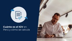 Empresario trabajando en su oficina mientras consulta cuánto es el IGV en Perú para su contabilidad.