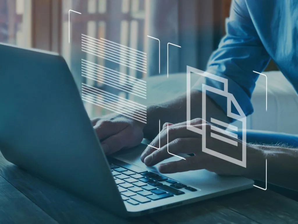 Una persona usa un computador del que surgen imágenes de documentos representando el proceso de cómo instalar un certificado digital.