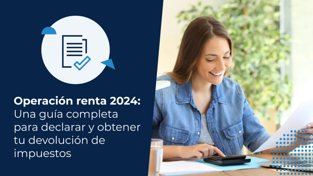 Una mujer sonríe porque realiza cómodamente la operación renta 2024 desde su computadora, además sostiene un documento en una mano y utiliza una calculadora con la otra.