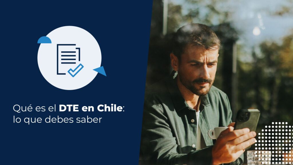 Hombre pensativo con lentes trabajando desde casa y preguntándose qué es DTE. Mira su celular buscando información.
