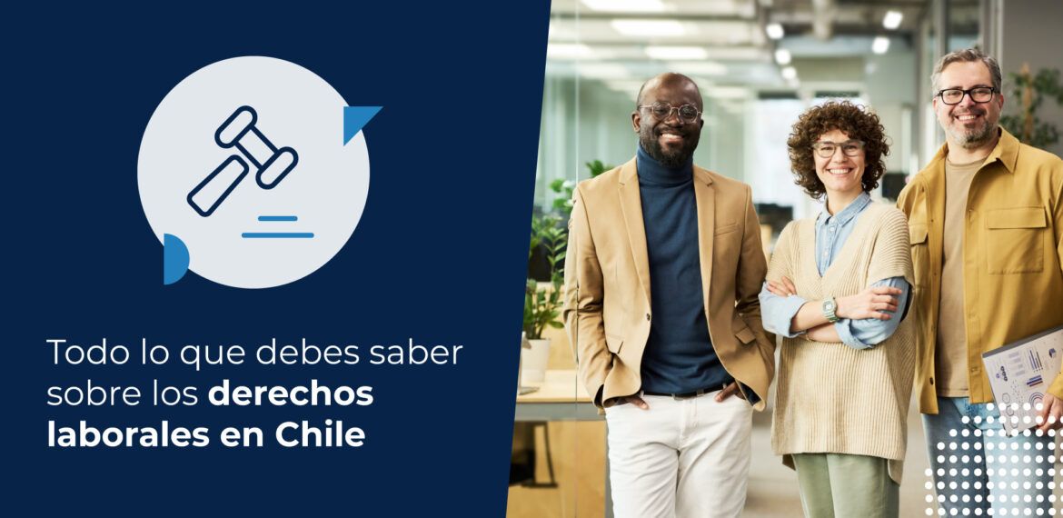 Personas trabajando en oficina que representan los derechos laborales en Chile.