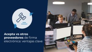 Equipo de profesionales colaborando en una oficina moderna frente a monitores, analizando soluciones de proveedores de firma electrónica para la digitalización de documentos.