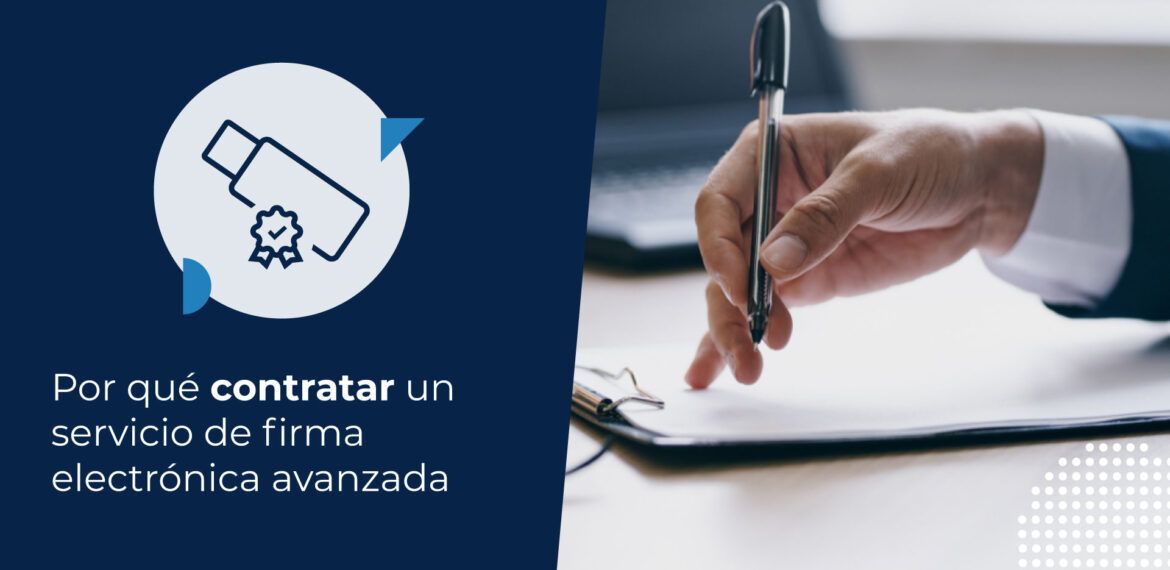 Trabajador en su oficina, pensando evaluar contratar firma electrónica avanzada en su empresa.